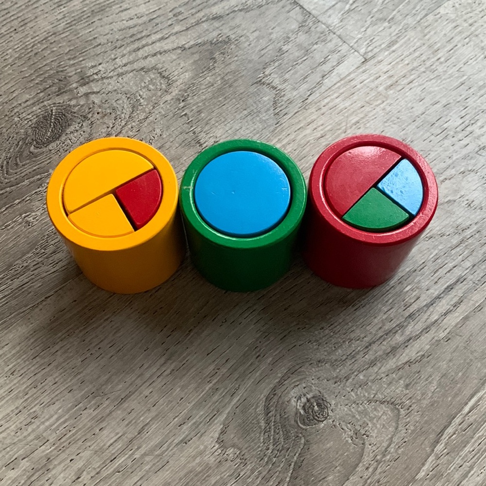 Cylinder shaped sorting toys